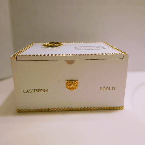 Suenos de Saundra Upcycled, White Esteban Carreras Cigar Box, Storage/ Home Deco - Picture 3 of 10